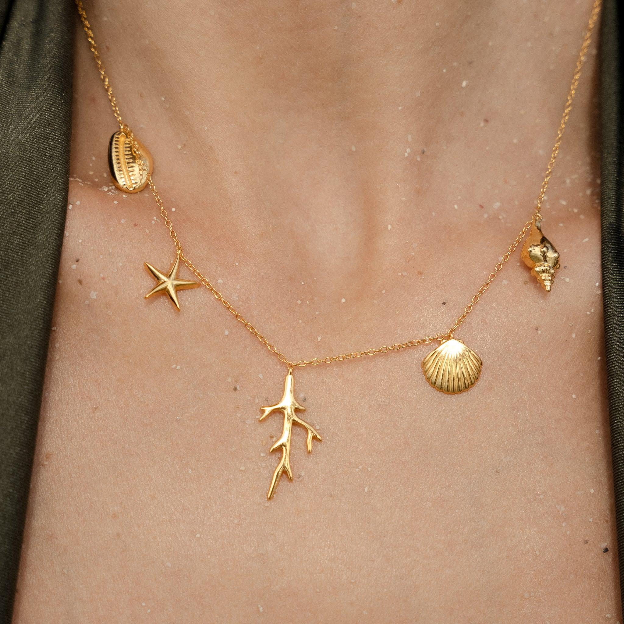 By the Shore ketting 1
