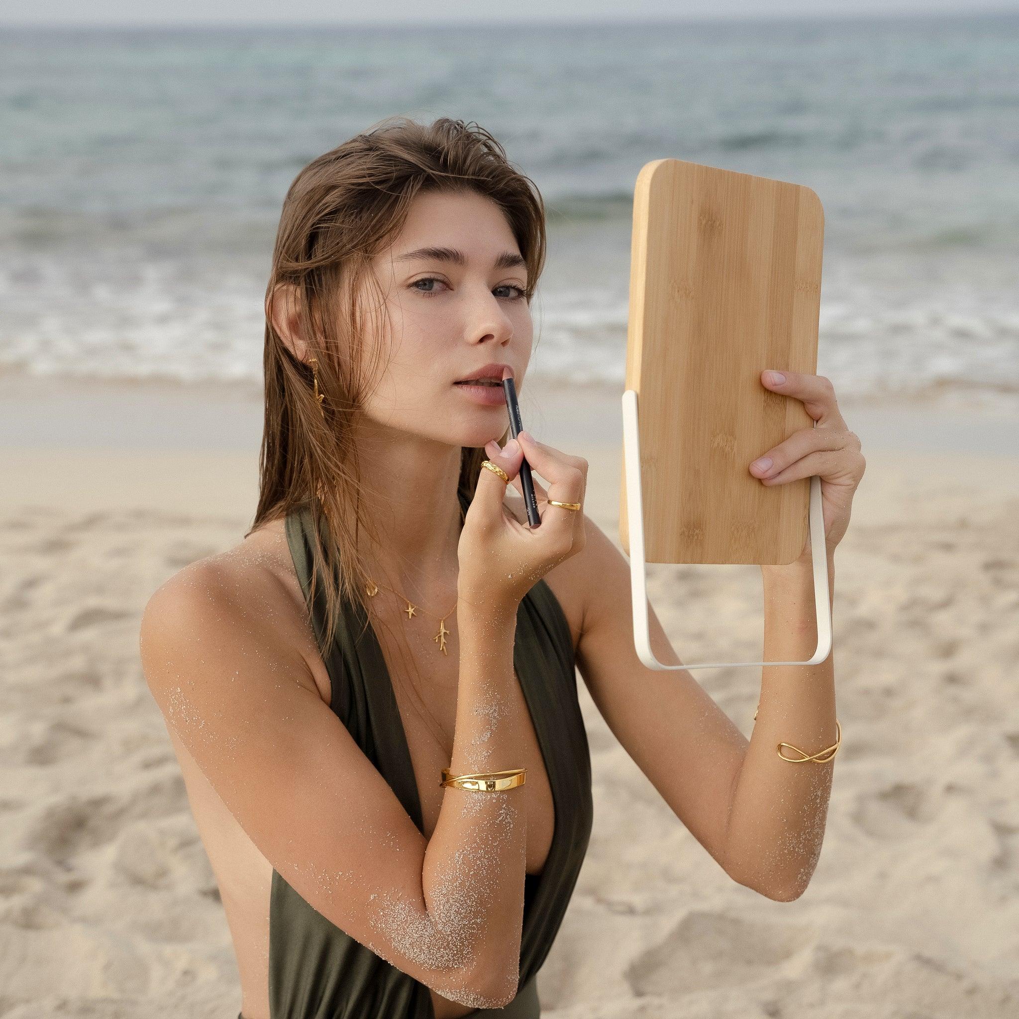 By the Shore ketting 3