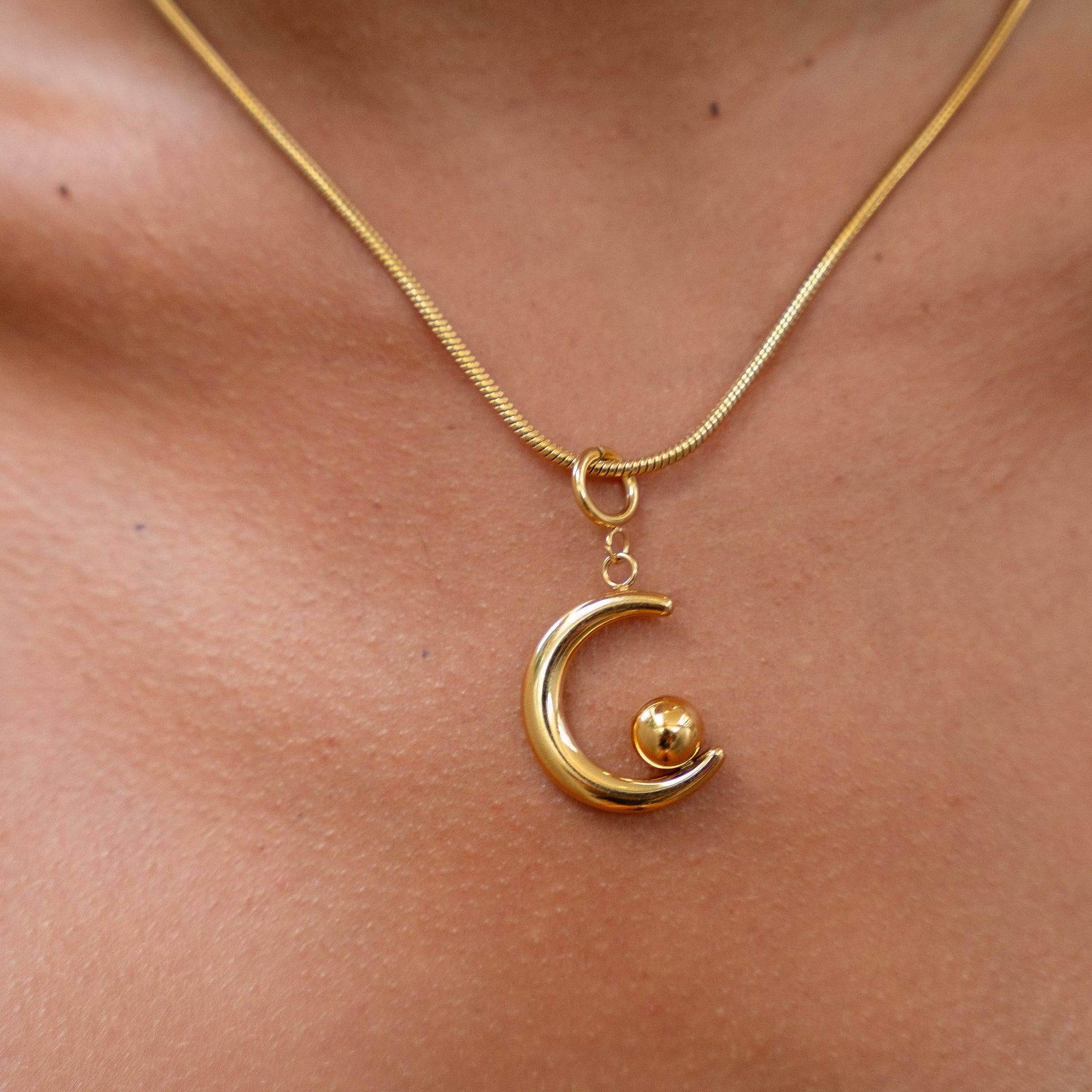 Halve maan ketting 1